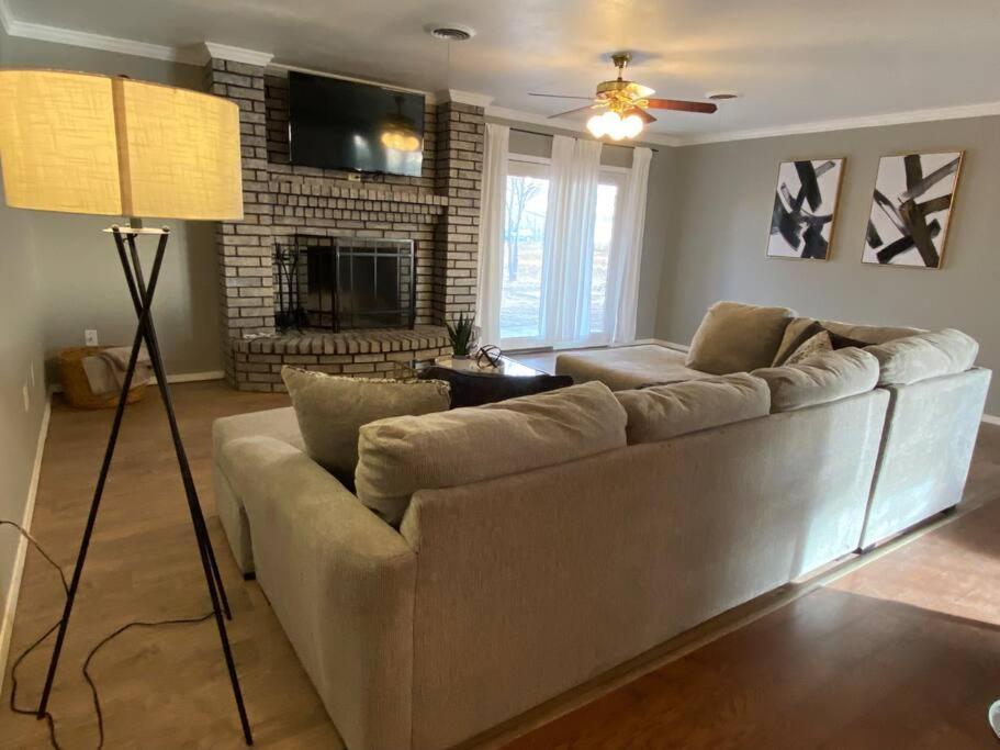 Large Modern Family Home! Soncy Extérieur photo